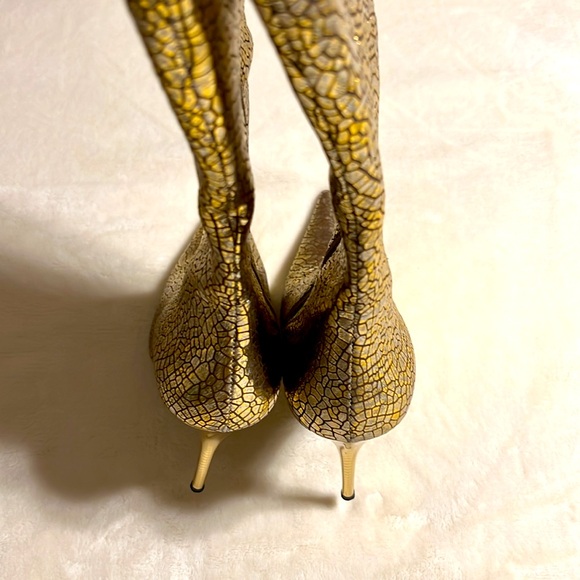 Gerardina Di Magio. Elegant Gold Stiletto Boots. Size 9. - Picture 6 of 12